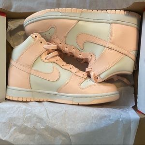 Nike women’s dunk high crimson/sail 7.5